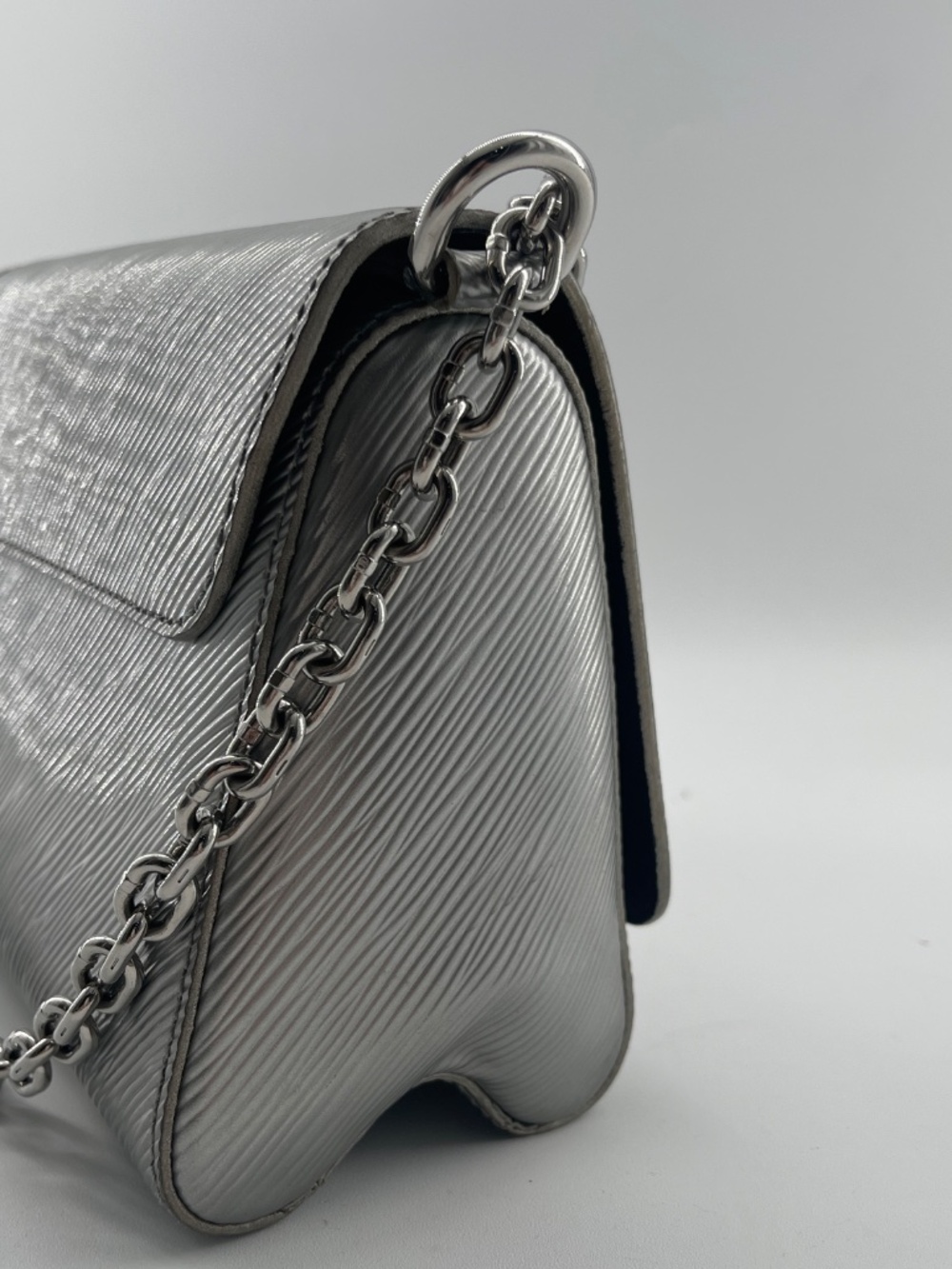 Louis Vuitton Epi Leather Twist MM - Picture 4 of 14
